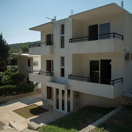 Del Mar Apartments Чань Экстерьер фото