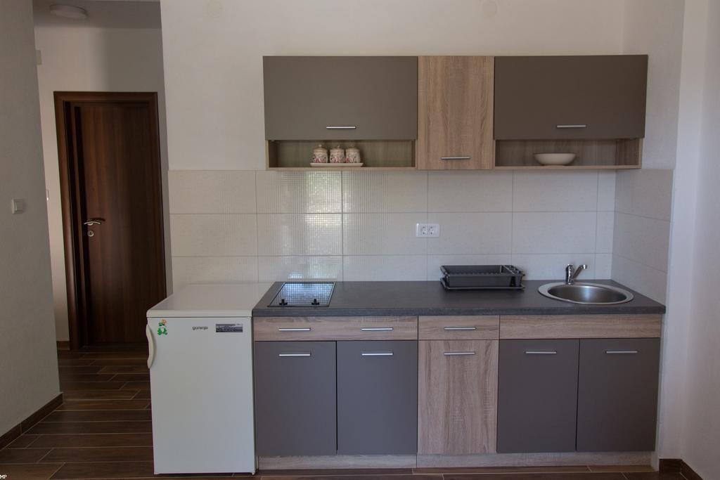 Del Mar Apartments Чань Экстерьер фото