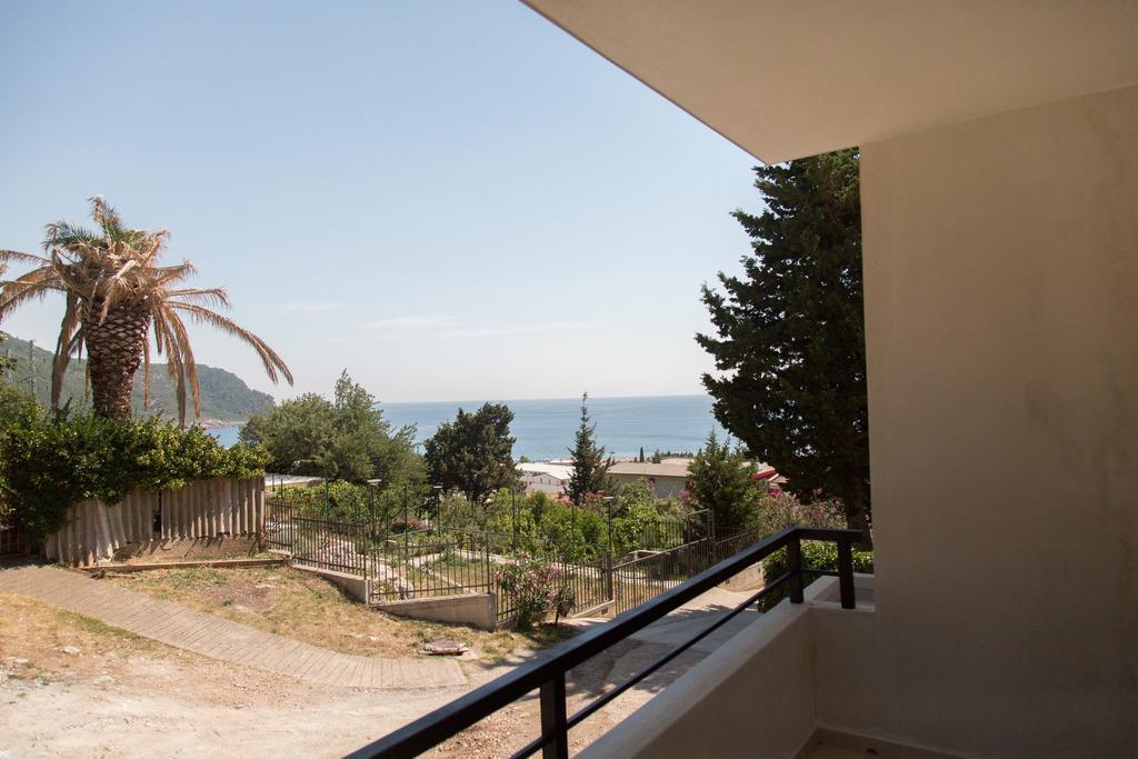 Del Mar Apartments Чань Экстерьер фото